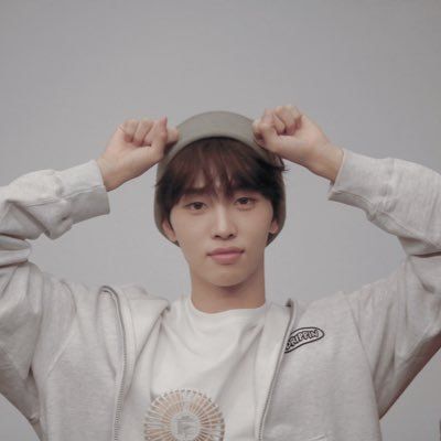 👧🏻‎🫶🏻️