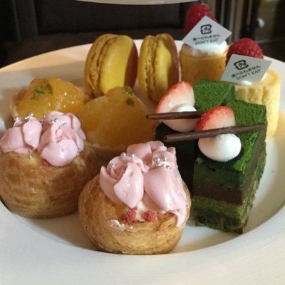 緋色桜(ひいろざくら)