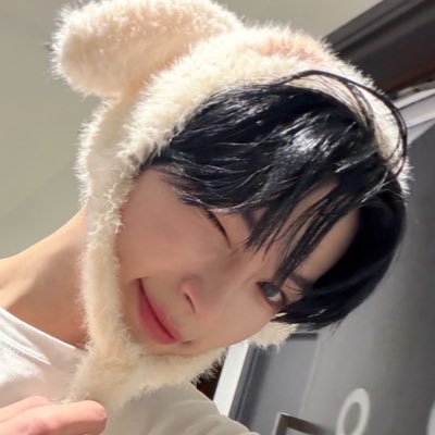 𝓚𝓞𝓩𝓤💙지웅매튜한빈하오🤍