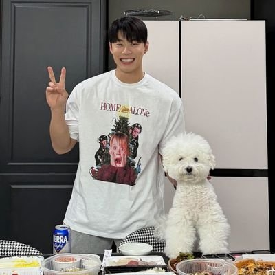 Hyunjin(ticketing assistant)