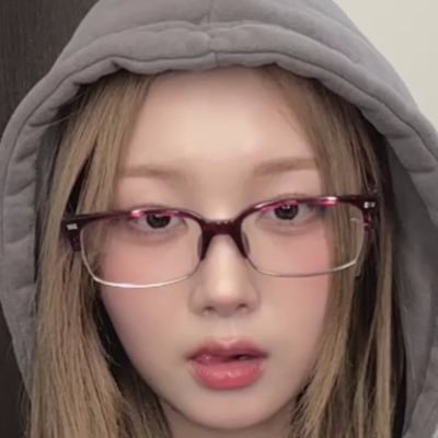 타카(𝓒𝓱𝓻𝓲𝓼𝓽𝓶𝓪𝓼 𝓐𝓵𝓸𝓷𝓮)