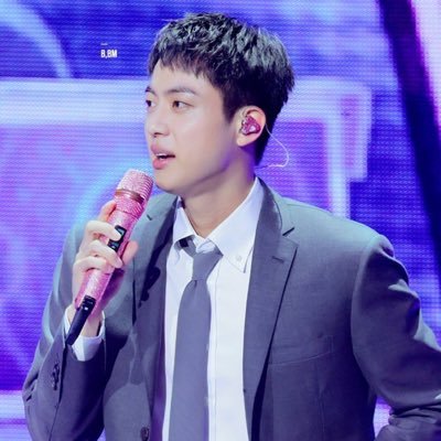 ソクジンの肩幅