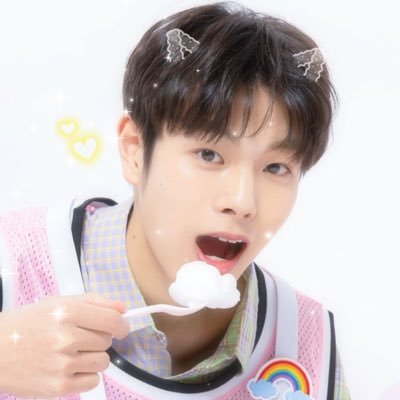 ( ̳- ·̫ - ̳ˆ )◞💛