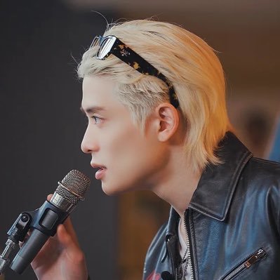 ARI 🍑🐰¹²⁷ ✧*｡