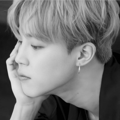 kishiko- ̗̀☾⋆ ̖́-