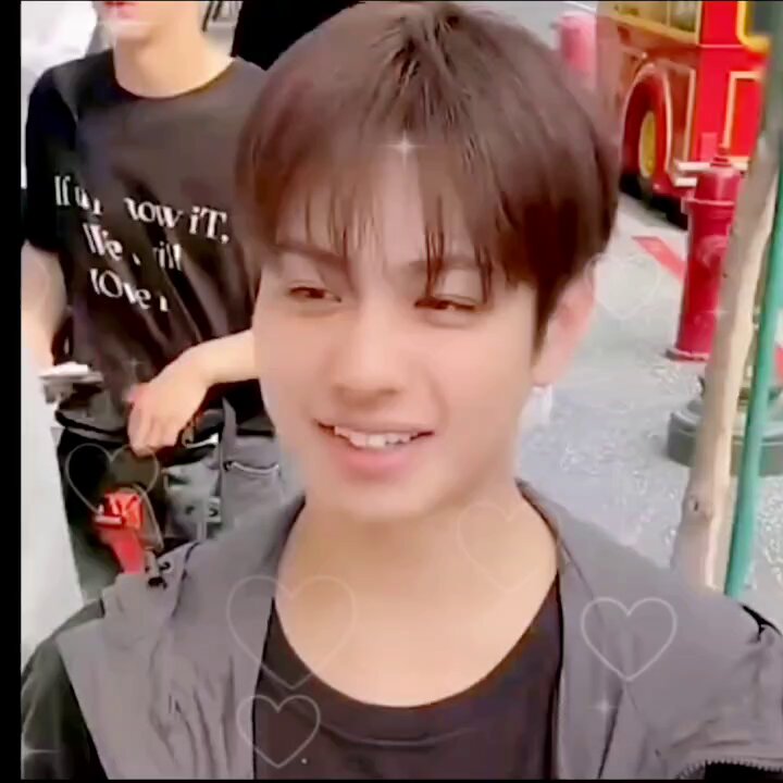 ねぇやん𖤐 ̖́🅴🆅🅽🅽🅴