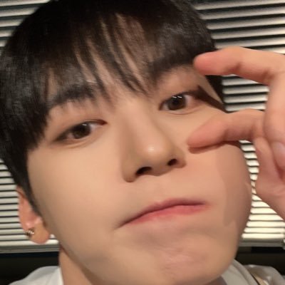 더깅 ( •̀.̫•́)✧