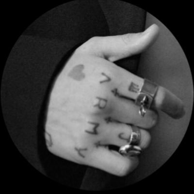 Yumickey🐰❤︎ ɢᴏʟᴅᴇɴ ❤︎