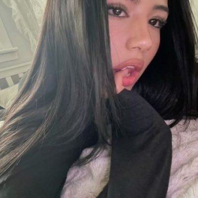 chloeyaval