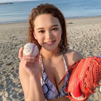 Hカップ野球女子のグラビア (野球女子さくらこ)